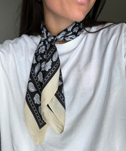 Afbeelding in Gallery-weergave laden, Beige & Blue Scarf